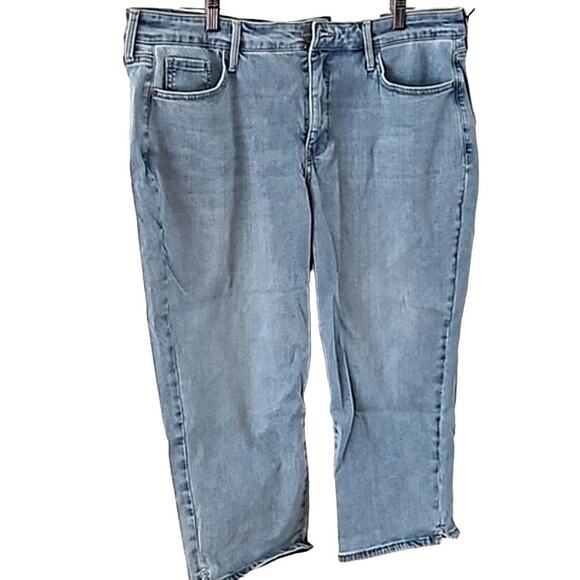 NYDJ Women’s Curves 360 Slim Straight Crop Jeans Light Wash Size 16 NWT - Picture 4 of 8